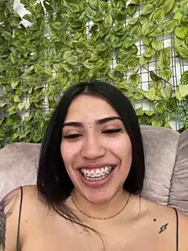 Snapshot of SaritaHot_69 chatting on December 25, 2024, 4:43 pm SaritaHot 69 online show from December 25, 2024, 4:43 pm