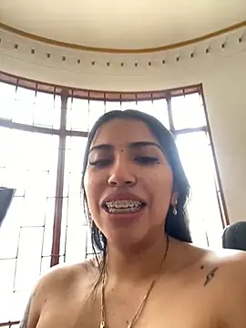 Snapshot of SaritaHot_69 chatting on December 28, 2024, 7:22 pm SaritaHot 69 online show from December 28, 2024, 7:22 pm