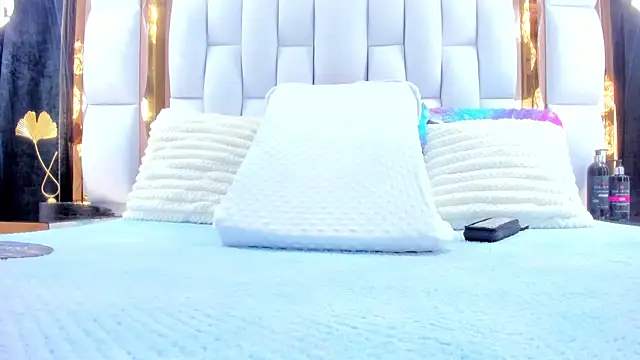 Snapshot of RileySweett chatting on November 11, 2025, 11:32 am RileySweett online show from November 11, 2025, 11:32 am