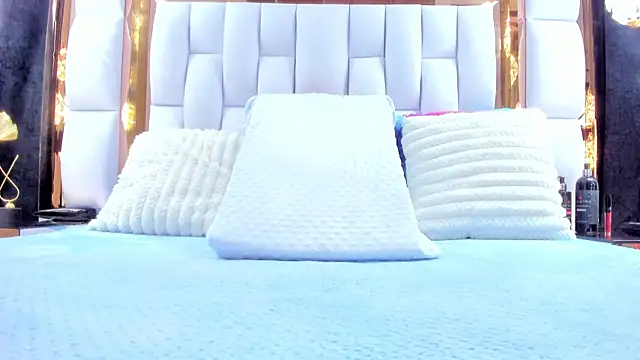 Snapshot of RileySweett chatting on November 12, 2025, 11:43 am RileySweett online show from November 12, 2025, 11:43 am