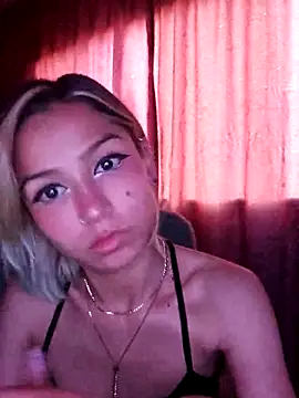 Snapshot of avery_fox chatting on March 9, 2025, 11:14 pm avery fox online show from March 9, 2025, 11:14 pm