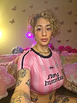 Snapshot of Chachou000 chatting on December 17, 2025, 7:09 pm Chachou000 online show from December 17, 2025, 7:09 pm