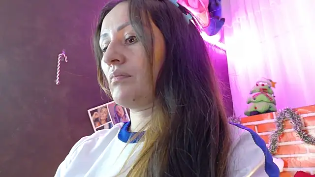 LuisaFernanda170823 online show from December 17, 2025, 10:38 pm