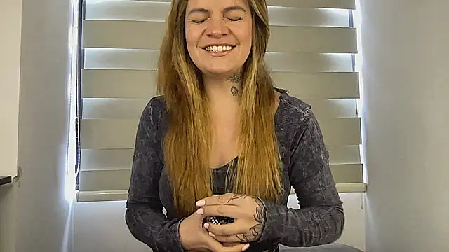 Snapshot of Val__ chatting on September 8, 2025, 3:44 pm Val online show from September 8, 2025, 3:44 pm