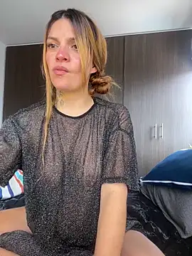 Snapshot of Val__ chatting on September 16, 2025, 4:41 pm Val online show from September 16, 2025, 4:41 pm