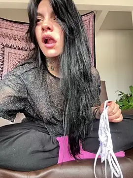 Snapshot of Val__ chatting on October 21, 2025, 5:02 pm Val online show from October 21, 2025, 5:02 pm