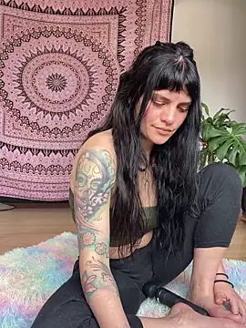 Snapshot of Val__ chatting on November 4, 2025, 5:34 pm Val online show from November 4, 2025, 5:34 pm