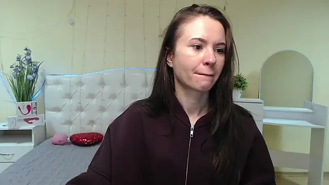 KaraCriegs online show from February 6, 2025, 7:07 pm