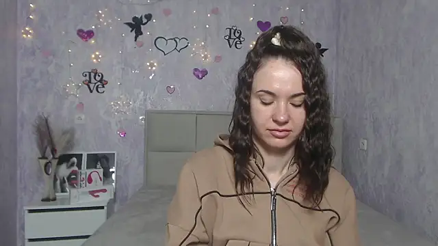 KaraCriegs online show from March 4, 2025, 10:05 pm