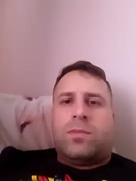 Snapshot of LucianM6 chatting on November 13, 2025, 12:37 pm LucianM6 online show from November 13, 2025, 12:37 pm