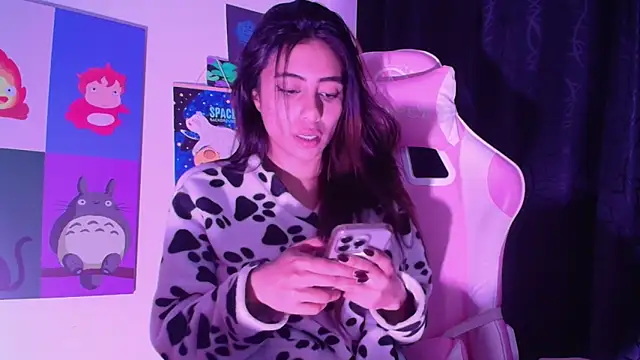 miss onlybaby online show from November 20, 2025, 5:18 am