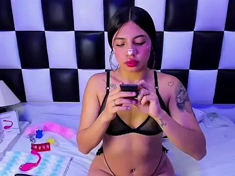 arianaa tompsoon online show from October 30, 2025, 2:24 am