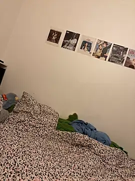 milkyhonybaby online show from October 25, 2025, 10:48 pm