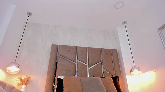 Martinaa Jones  online show from March 14, 2026, 12:54 pm