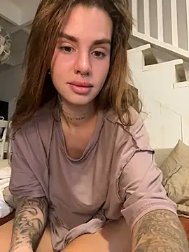 EmiliaCatalina online show from December 20, 2024, 5:51 pm