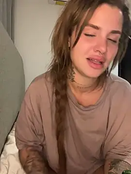 Snapshot of EmiliaCatalina chatting on January 5, 2025, 10:29 pm EmiliaCatalina online show from January 5, 2025, 10:29 pm