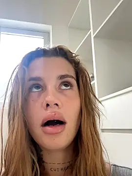 Snapshot of EmiliaCatalina chatting on October 30, 2025, 6:41 pm EmiliaCatalina online show from October 30, 2025, 6:41 pm