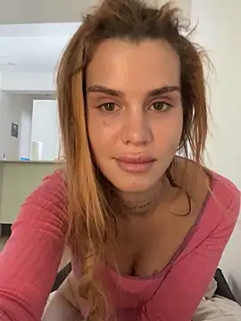 Snapshot of EmiliaCatalina chatting on November 8, 2025, 5:01 pm EmiliaCatalina online show from November 8, 2025, 5:01 pm