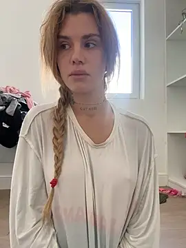 Snapshot of EmiliaCatalina chatting on November 20, 2025, 4:40 pm EmiliaCatalina online show from November 20, 2025, 4:40 pm