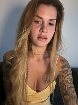 EmiliaCatalina online show from January 16, 2026, 10:03 pm