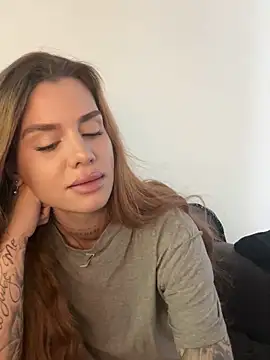 EmiliaCatalina online show from March 1, 2026, 6:10 pm