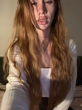 EmiliaCatalina online show from June 7, 2026, 1:32 am