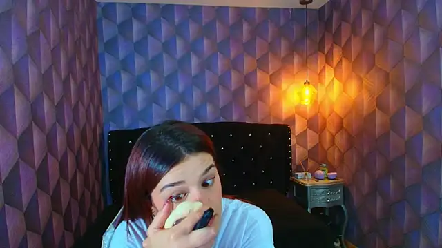 LiaHarryis online show from November 18, 2025, 6:45 pm