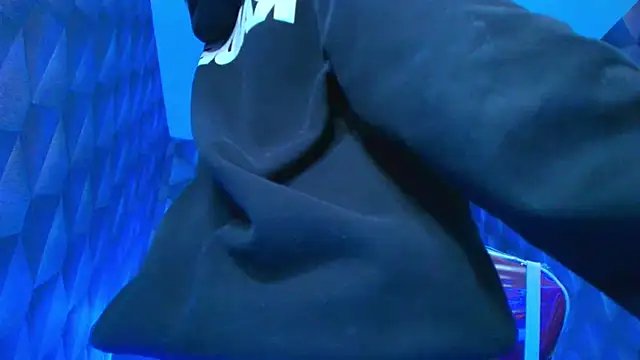 LiaHarryis online show from November 30, 2025, 8:35 pm