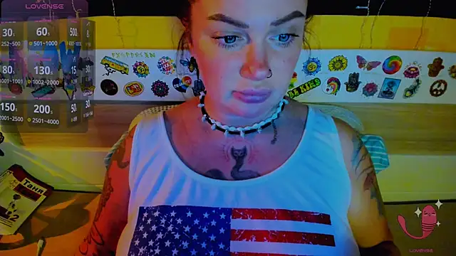 EllieOz online show from November 7, 2025, 7:47 pm