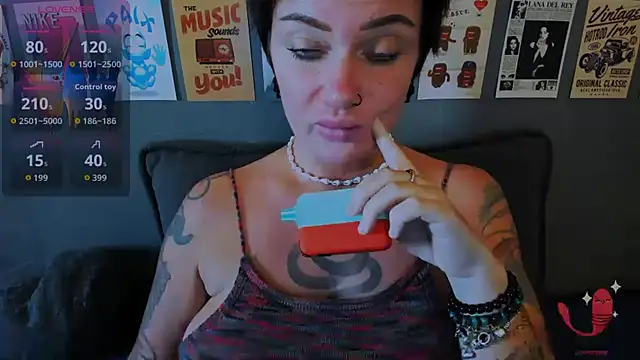 Snapshot of EllieOz chatting on July 15, 2026, 3:17 pm EllieOz online show from July 15, 2026, 3:17 pm