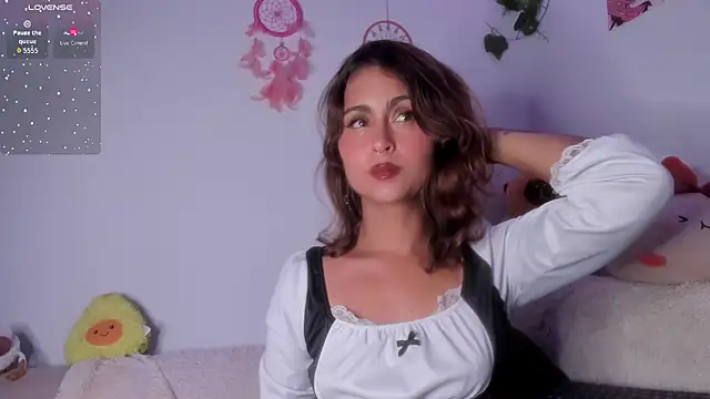 Violette-Ramirez01 online show from December 21, 2025, 1:02 am