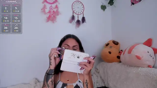 Violette-Ramirez01 online show from February 10, 2026, 6:34 pm