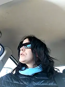 LauraBaby online show from March 19, 2025, 10:44 am