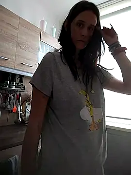 LauraBaby online show from September 24, 2025, 7:44 am