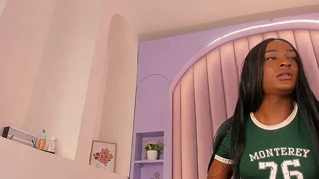 Snapshot of nahomi_campbell chatting on February 12, 2025, 7:35 pm nahomi campbell online show from February 12, 2025, 7:35 pm