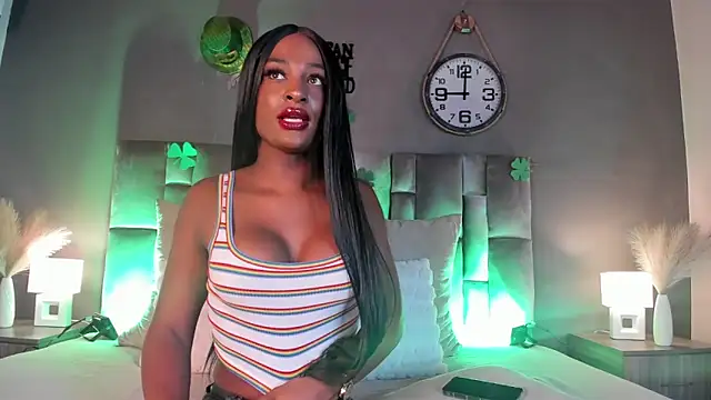 Snapshot of nahomi_campbell chatting on March 17, 2025, 7:37 pm nahomi campbell online show from March 17, 2025, 7:37 pm