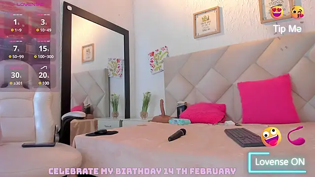 yuliana millerr online show from February 11, 2025, 8:10 pm