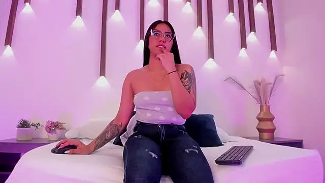 Snapshot of majo_rosse_ chatting on February 19, 2026, 7:32 pm majo rosse online show from February 19, 2026, 7:32 pm