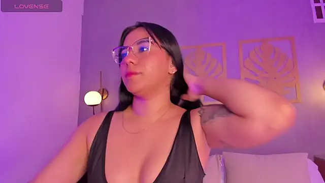 majo rosse  online show from May 16, 2026, 7:12 pm