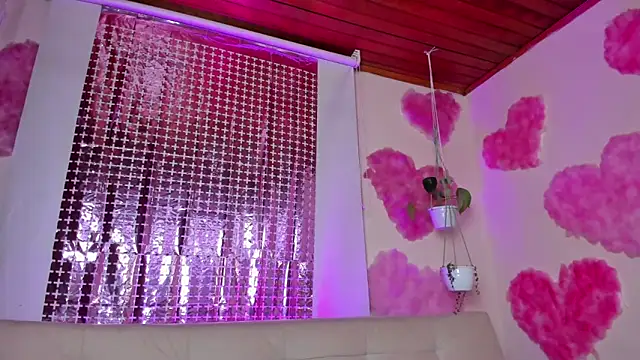 roselinedior online show from February 18, 2025, 8:25 pm