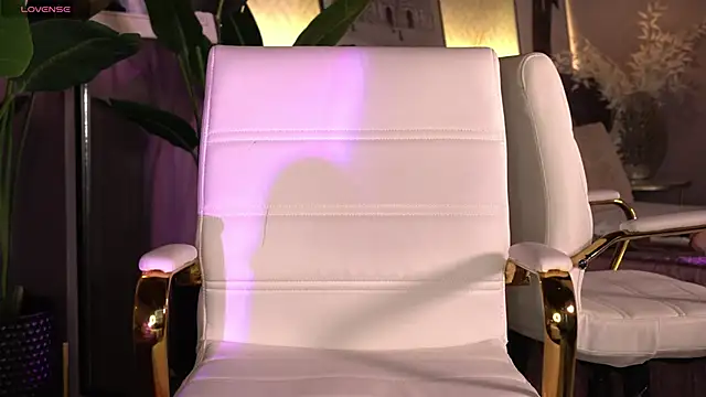 ElleDiane online show from March 7, 2025, 4:13 am