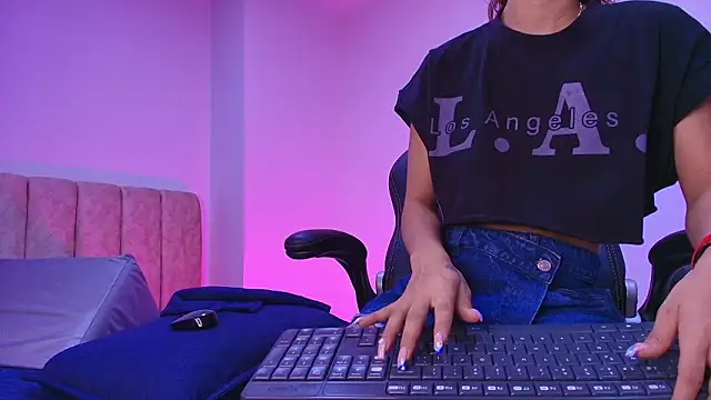 arl chloee online show from February 9, 2026, 3:10 am