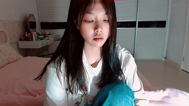 -Lucky Girl online show from April 12, 2026, 1:38 pm