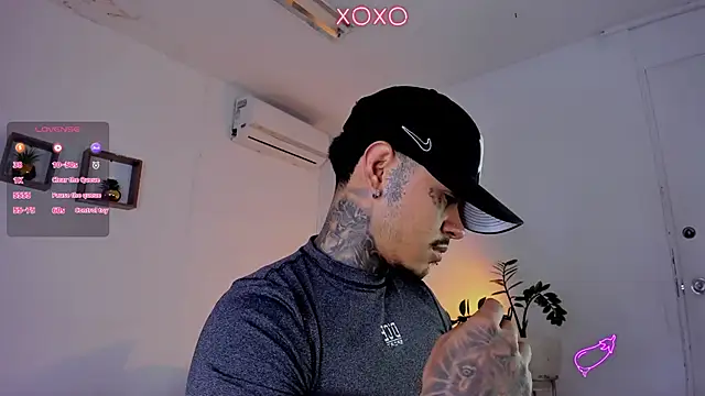 Snapshot of JordanSmiith_ chatting on February 5, 2025, 8:14 pm JordanSmiith online show from February 5, 2025, 8:14 pm