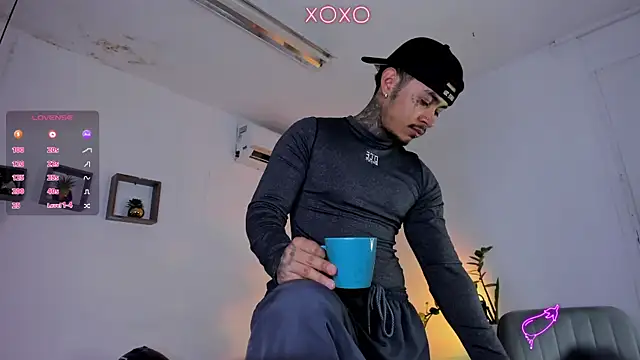 Snapshot of JordanSmiith_ chatting on February 11, 2025, 8:10 pm JordanSmiith online show from February 11, 2025, 8:10 pm