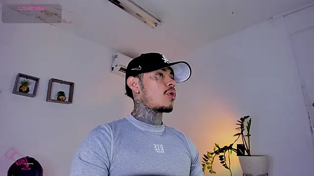 Snapshot of JordanSmiith_ chatting on February 17, 2025, 7:53 pm JordanSmiith online show from February 17, 2025, 7:53 pm