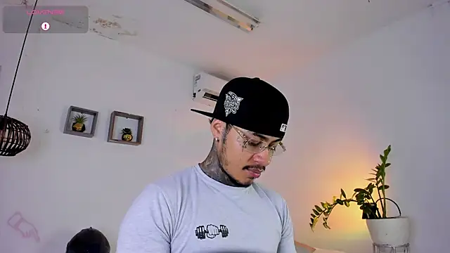 Snapshot of JordanSmiith_ chatting on February 23, 2025, 2:57 pm JordanSmiith online show from February 23, 2025, 2:57 pm