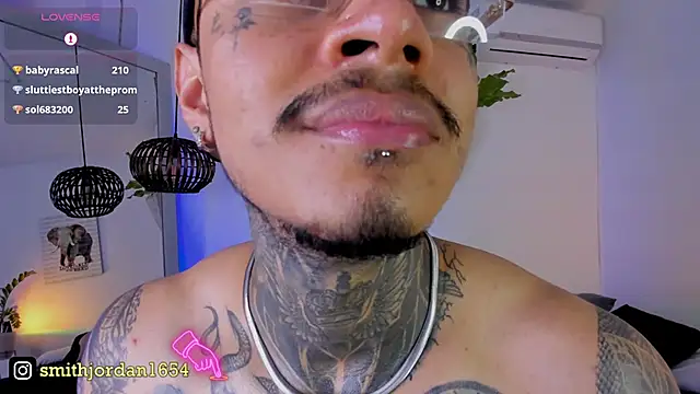 Snapshot of JordanSmiith_ chatting on March 22, 2025, 12:17 am JordanSmiith online show from March 22, 2025, 12:17 am