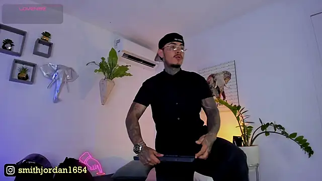 Snapshot of JordanSmiith_ chatting on March 22, 2025, 8:37 pm JordanSmiith online show from March 22, 2025, 8:37 pm