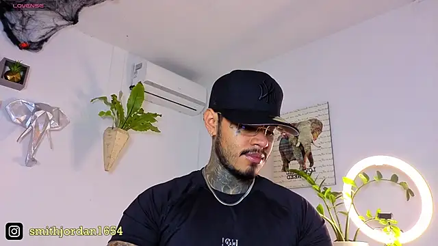 Snapshot of JordanSmiith_ chatting on October 20, 2025, 8:31 pm JordanSmiith online show from October 20, 2025, 8:31 pm